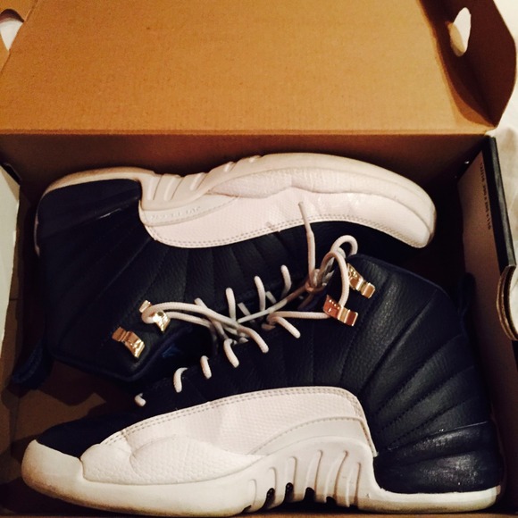 Jordan obsidian 12s