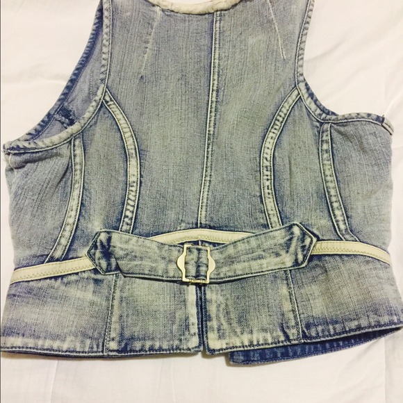 Light wash denim vest😍 - Picture 2 of 2