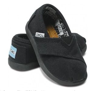 Toddler black TOMS👶