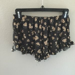 Brandy Melville Daisy Shorts🌼