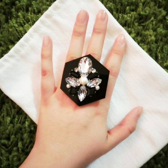 Jeweled ring - Picture 2 of 3