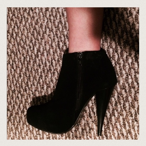 ‼️DONATED‼️ Size 7 booties...worn twice‼️ - Picture 4 of 4