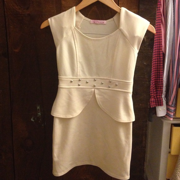 a business dress NOTE: MADE FOR SMALL TWEENS/TEENS - Picture 1 of 1