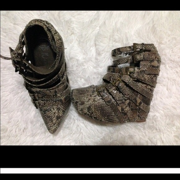 Jeffrey Campbell zip 2 wedge bootie