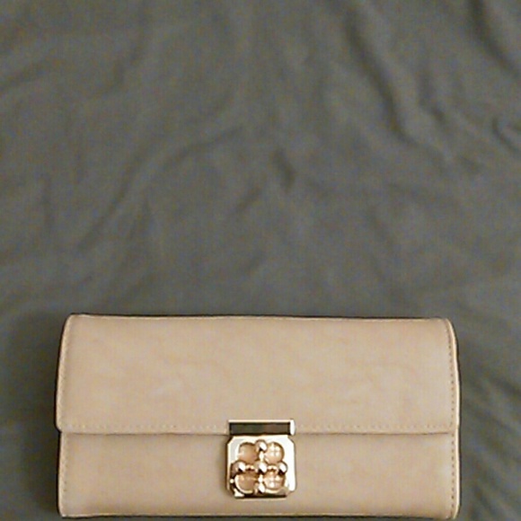Crossbody clutch