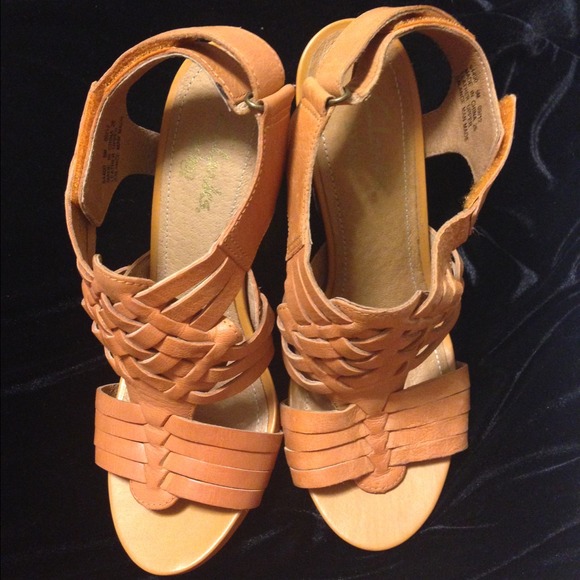 SOLD ⭐️ Dark Mustard Sandals w/ Adjustable Straps