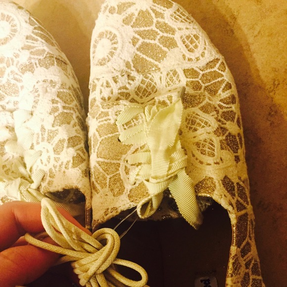 GORGEOUS lace + glitter - Picture 2 of 3