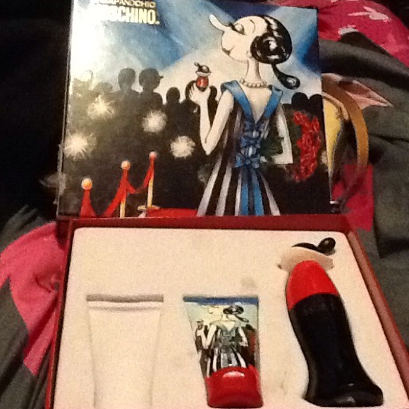 MOSCHINO CHEAPANDCHIC perfume and body lotion