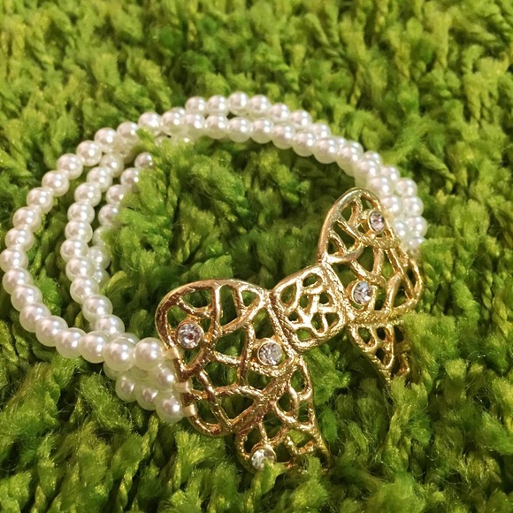 Gold ribbon bracelet