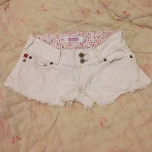 White Hollister shorts