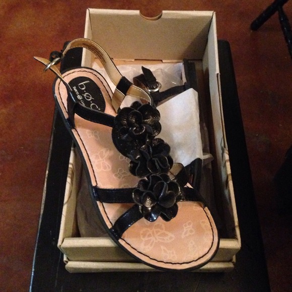 Black b.o.c. sandals size 8