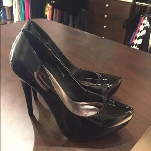 Bakers paten leather black pump