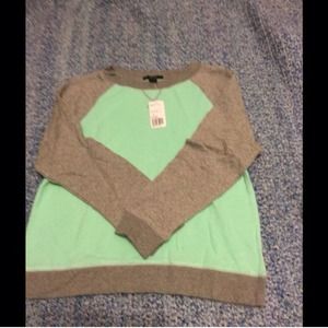 Bundle two forever 21 tops/sweaters