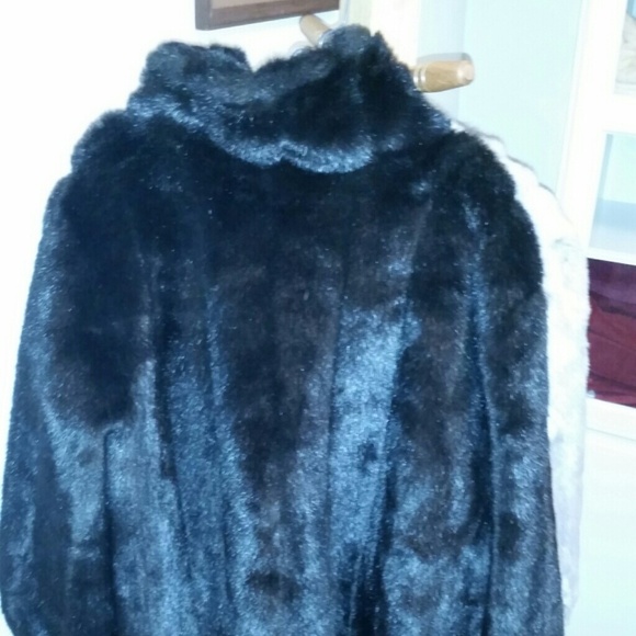 Dennis Basso fur jacket - Picture 2 of 2