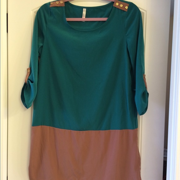❌SOLD IN BUNDLE❌Green and Tan Shift Dress/Tunic