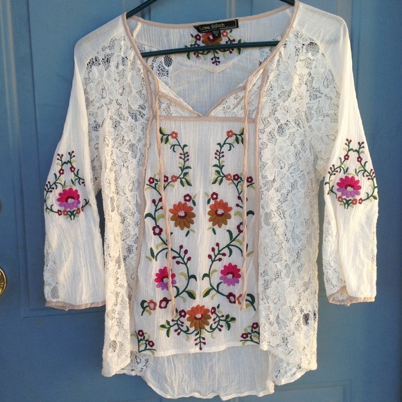 Beautiful lace and stitch size M Top