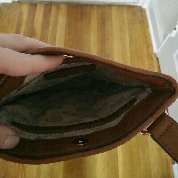 Michael kors Brown messenger mint condition - Picture 3 of 3