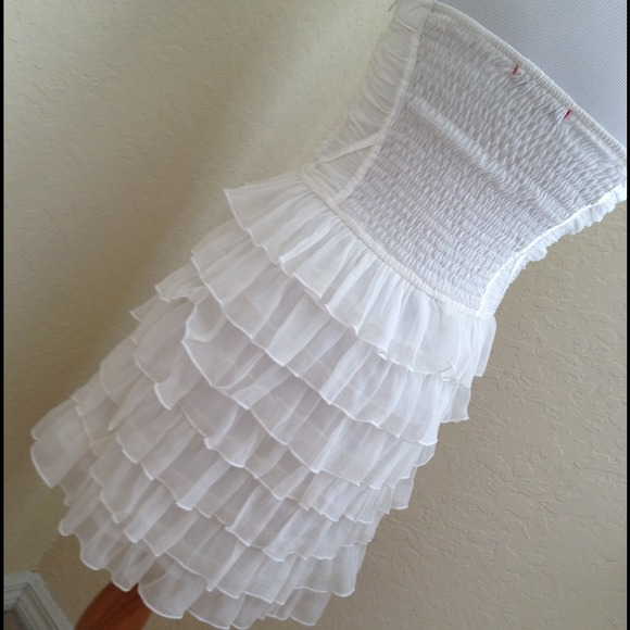 SOLD White Ruffle Boho dress - Picture 4 of 4