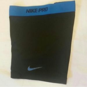 Nike pro size small
