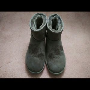 New Limited Edition Ugg Size 9 Floral Grey Boots