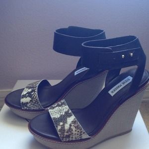 BRAND NEW STEVE MADDEN WEDGES! Size 7.5