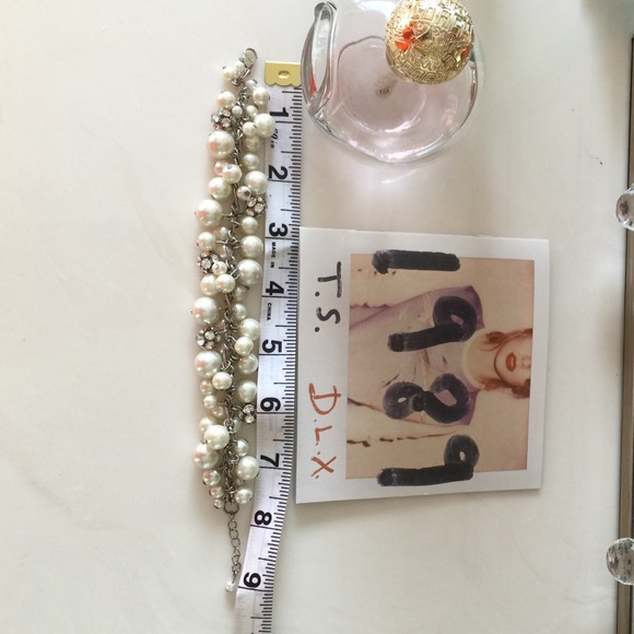 Pearl and Rhinestone Bracelet - Picture 4 of 4