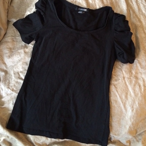 ☀️Cute Puff-Sleeved black Tee☀️