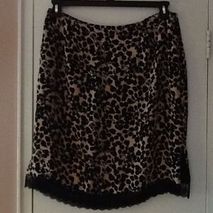 Pure silk print skirt with lace hem