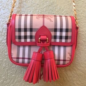 Authentic crossbody Burberry.