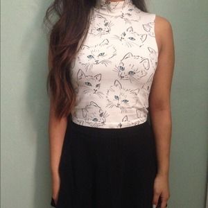 Sleeveless Cat Turtleneck