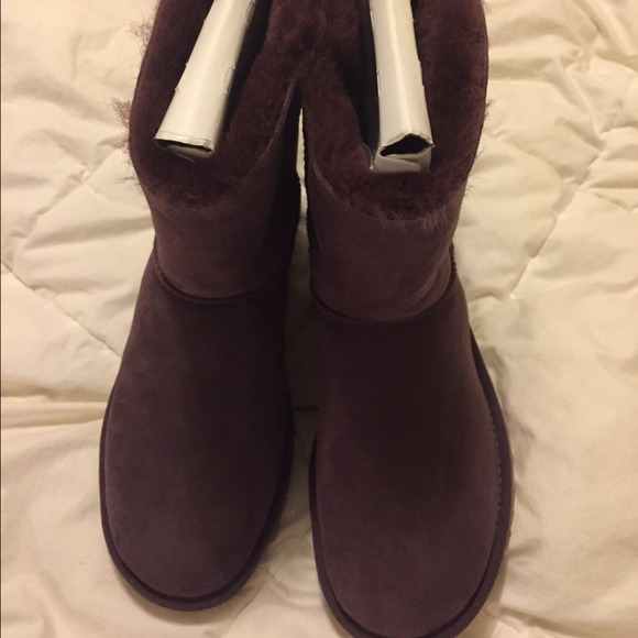 Ugg Australia Bailey lace up plum size 8