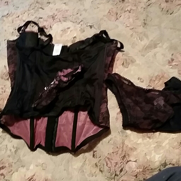 Lingerie Set - Picture 2 of 2