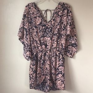 Kimono sleeves style floral romper size M NWOT