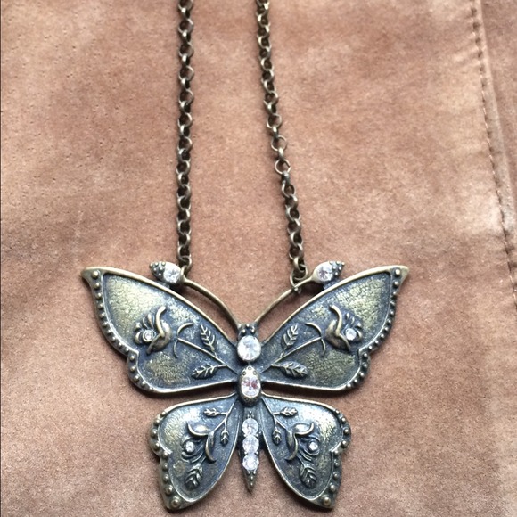 Bronze butterfly necklace - Picture 2 of 3