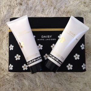 Marc Jacobs Daisy Case, Lotion, and Shower Gel