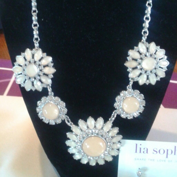 Christina's Joy Lia Sophia neck - Picture 2 of 2
