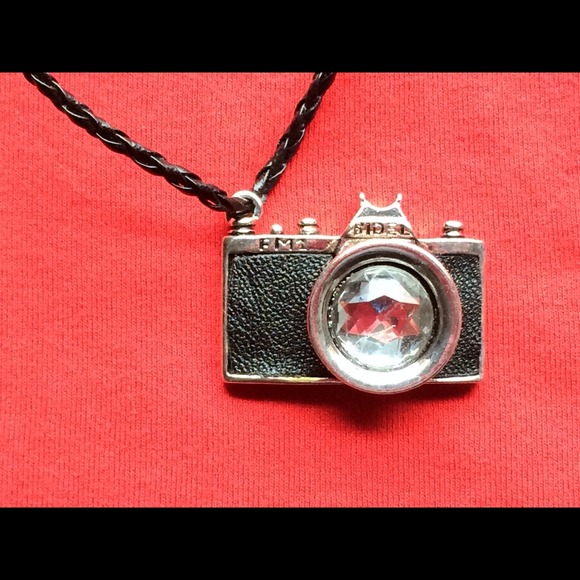 Camera necklace - Picture 1 of 3