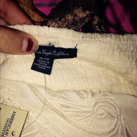 Cream colored american eagle tank - Picture 3 of 3