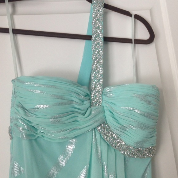Prom dress - Picture 2 of 4