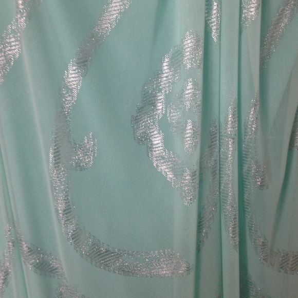 Prom dress - Picture 3 of 4