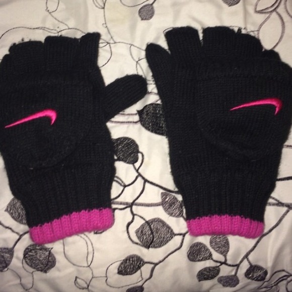 NIKE gloves