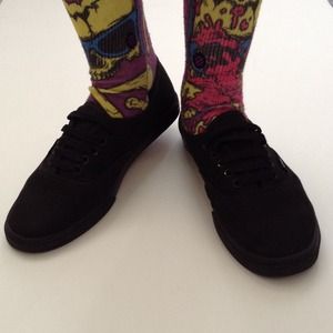 Black womens vans.