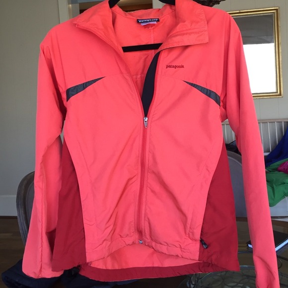 Patagonia Outerwear - womens patagonia rain jacket/ windbreaker