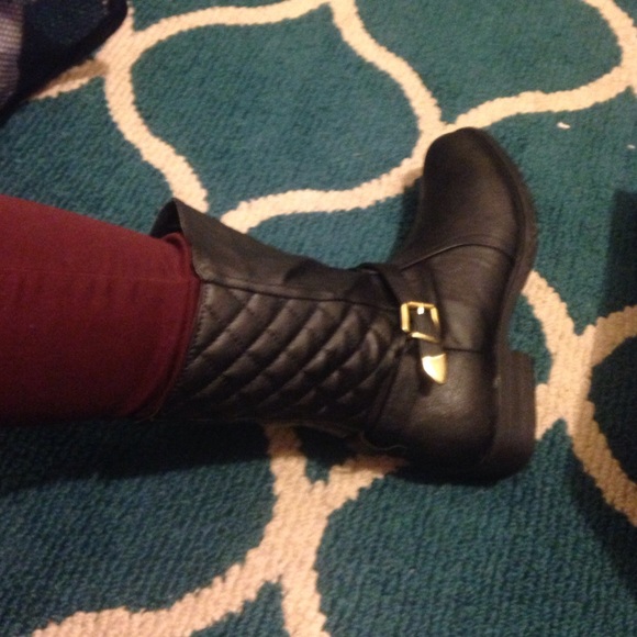 BRAND NEW Black quilted mid calf boot - Picture 4 of 4