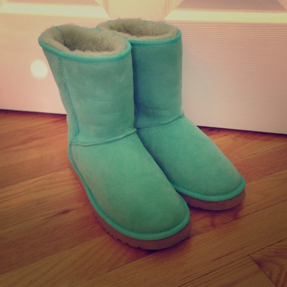 Aqua Ugg Size 8