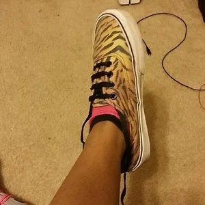 VANS ?? tiger print great condition.