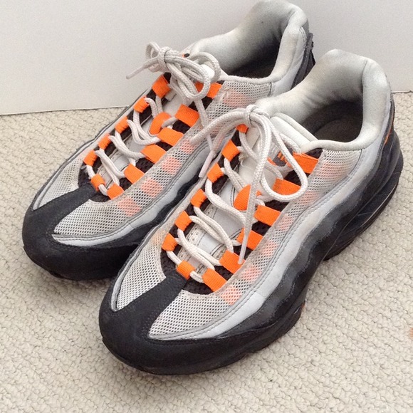 Nike airmax sneakers.