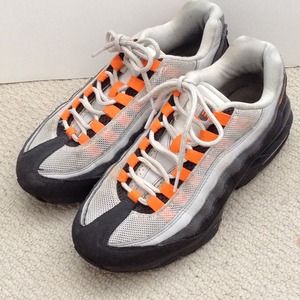 Nike airmax sneakers.