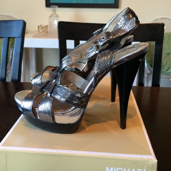 Michael Kors Metallic Niki CrossStrap Sandals Sz 7 - Picture 2 of 4