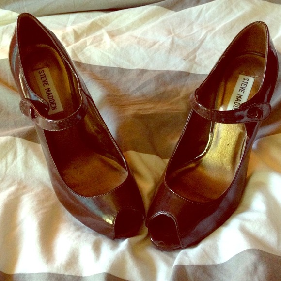Adorable brown  Mary Janes - Picture 1 of 3